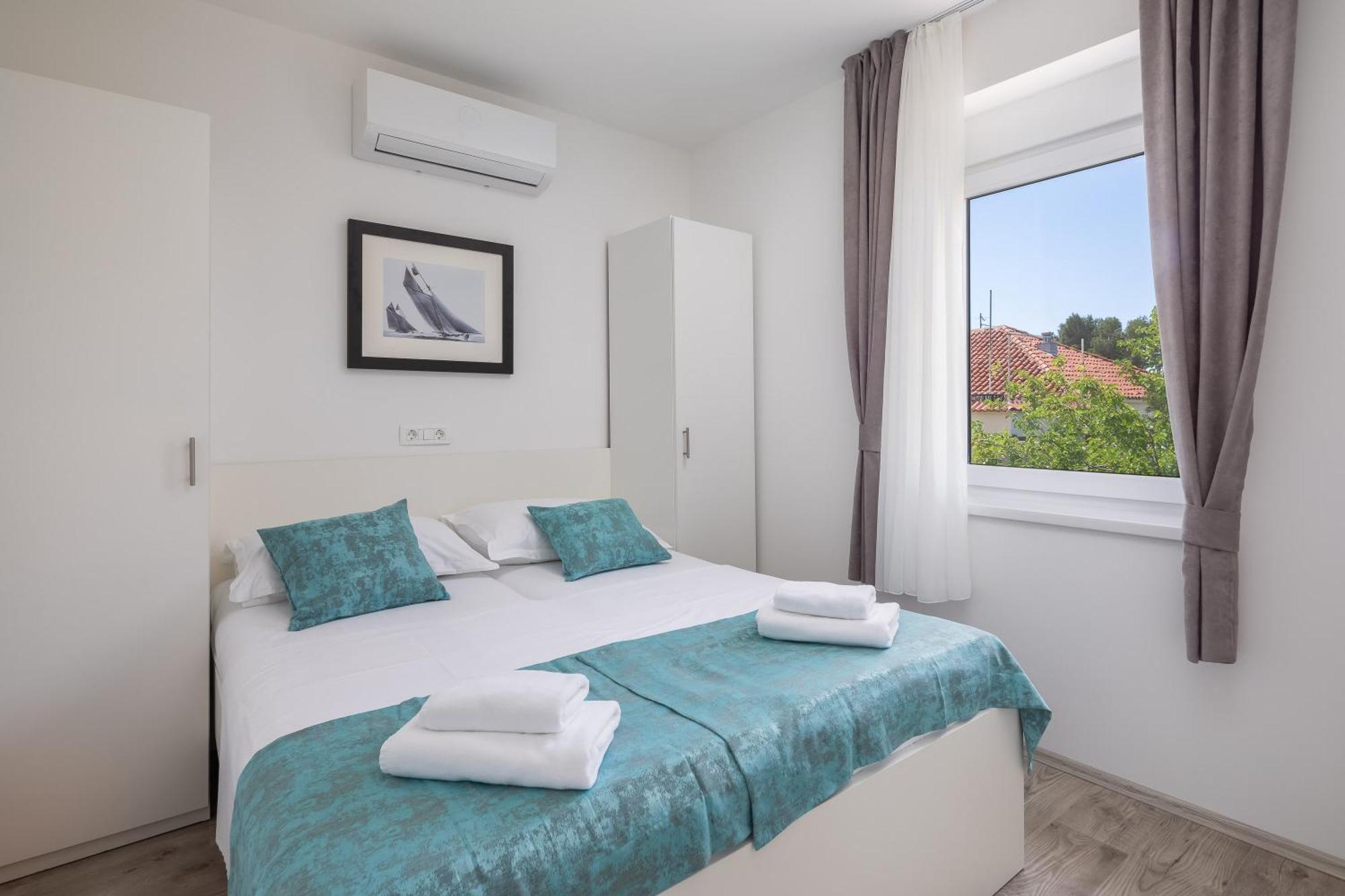 Beachfront Apartments Providenca With Free Parking Makarska Esterno foto