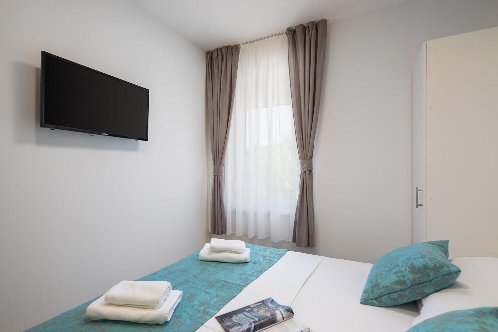 Beachfront Apartments Providenca With Free Parking Makarska Esterno foto