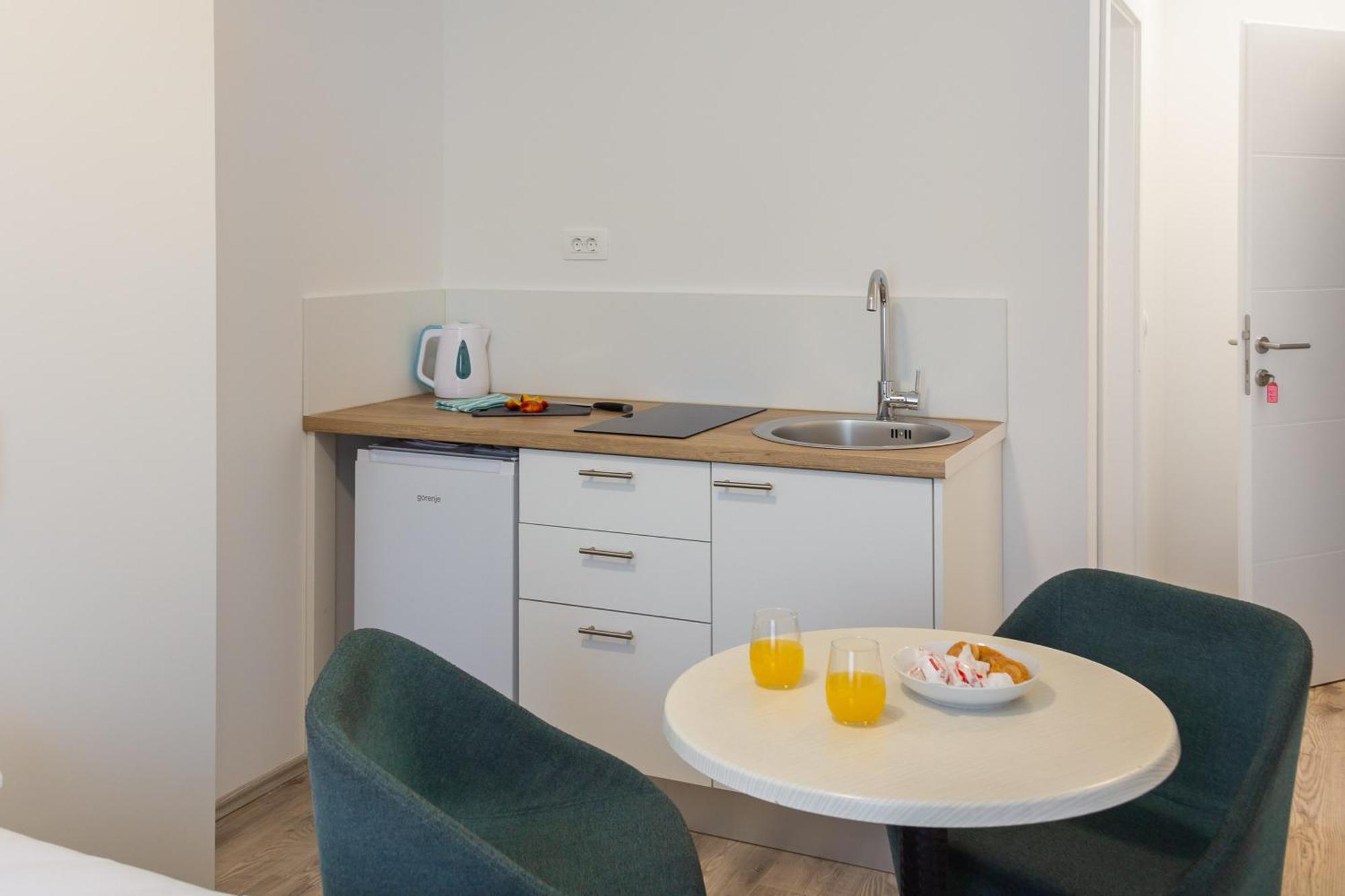 Beachfront Apartments Providenca With Free Parking Makarska Esterno foto