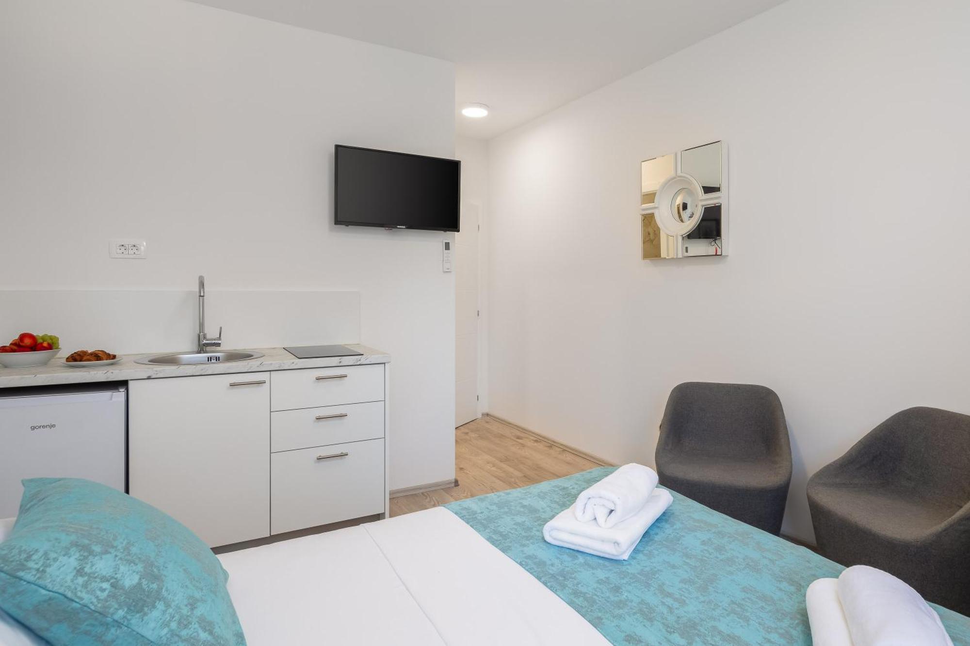 Beachfront Apartments Providenca With Free Parking Makarska Camera foto