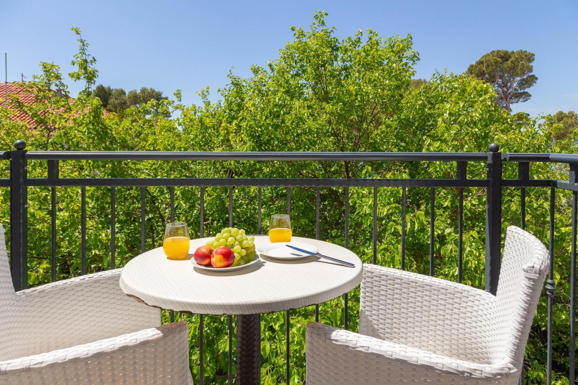 Beachfront Apartments Providenca With Free Parking Makarska Esterno foto