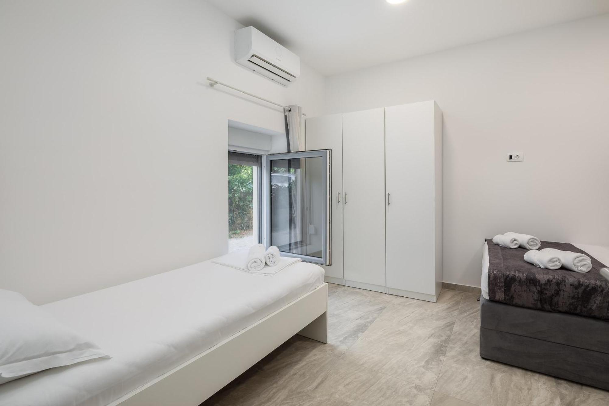 Beachfront Apartments Providenca With Free Parking Makarska Camera foto