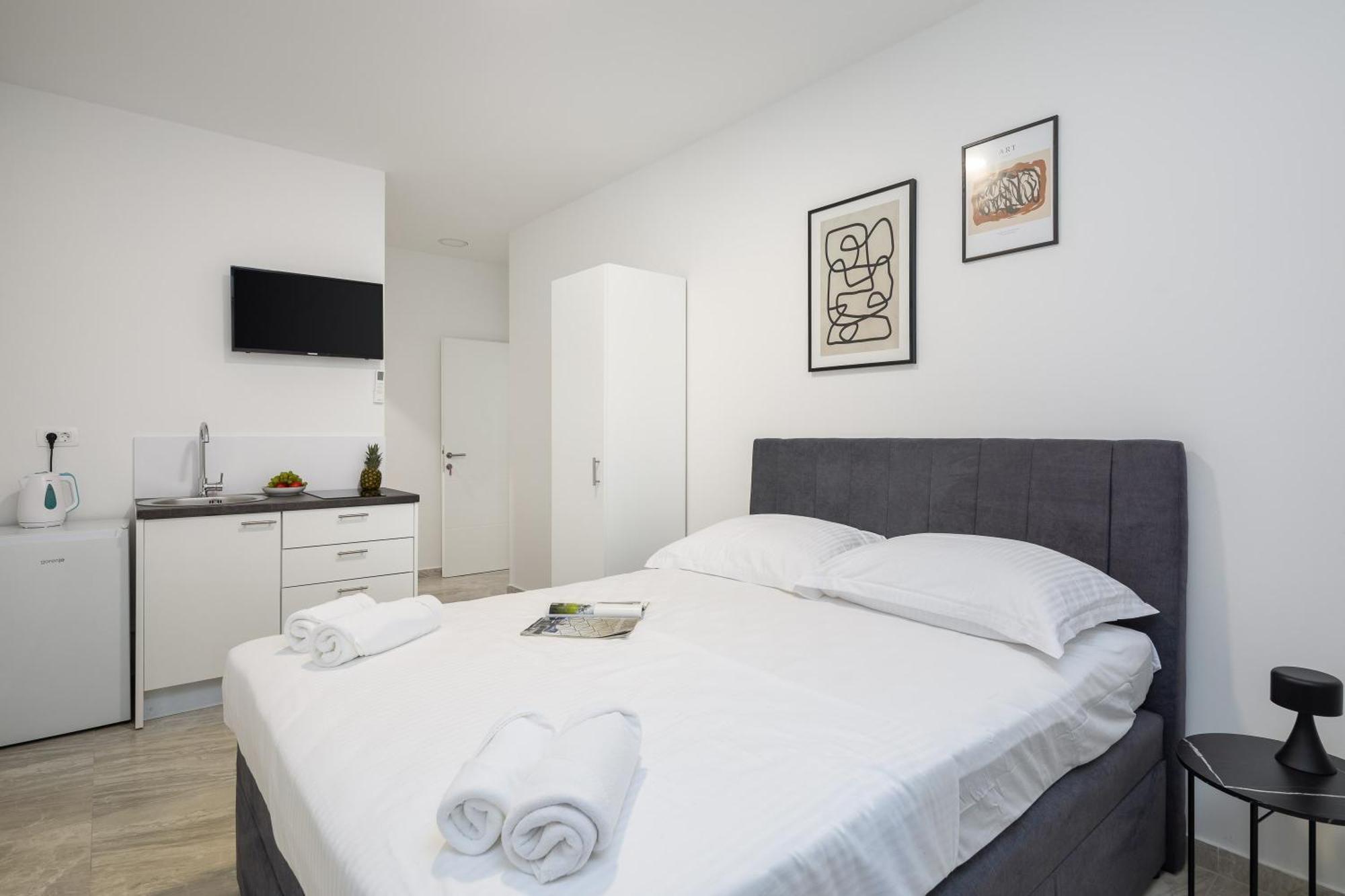 Beachfront Apartments Providenca With Free Parking Makarska Camera foto
