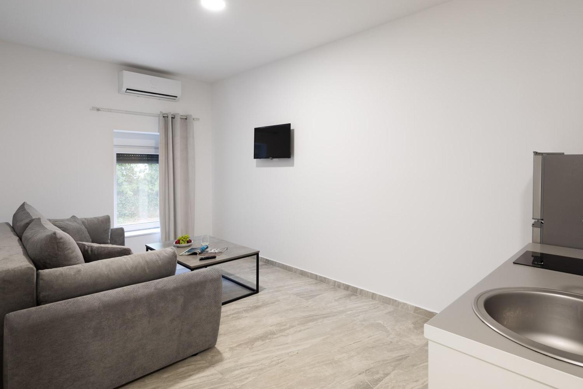 Beachfront Apartments Providenca With Free Parking Makarska Camera foto