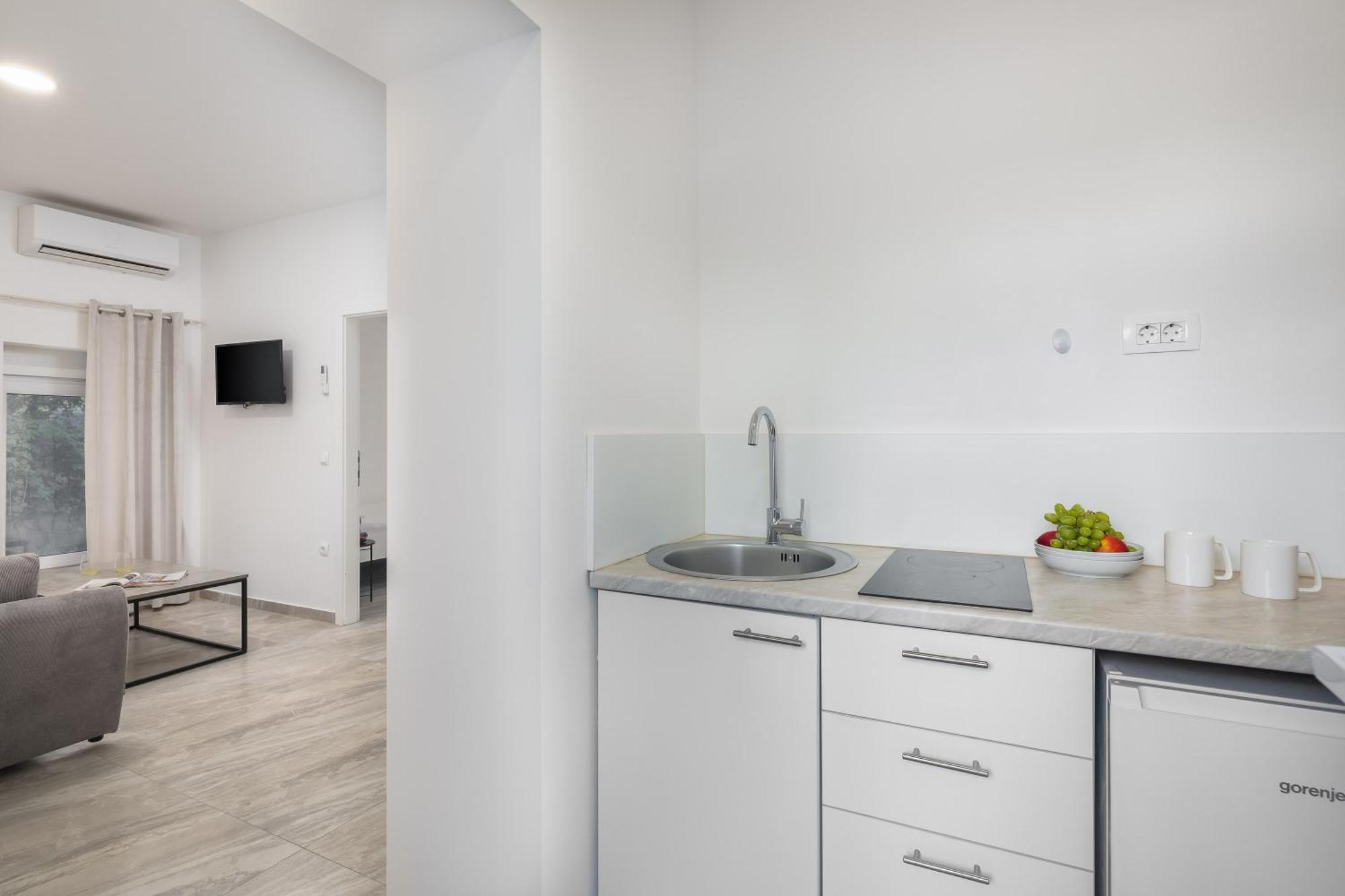 Beachfront Apartments Providenca With Free Parking Makarska Camera foto